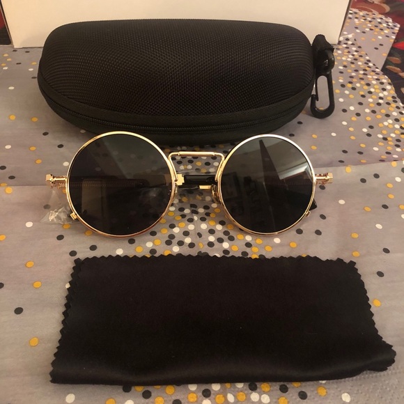 Retro Round Sunglasses - Picture 3 of 9